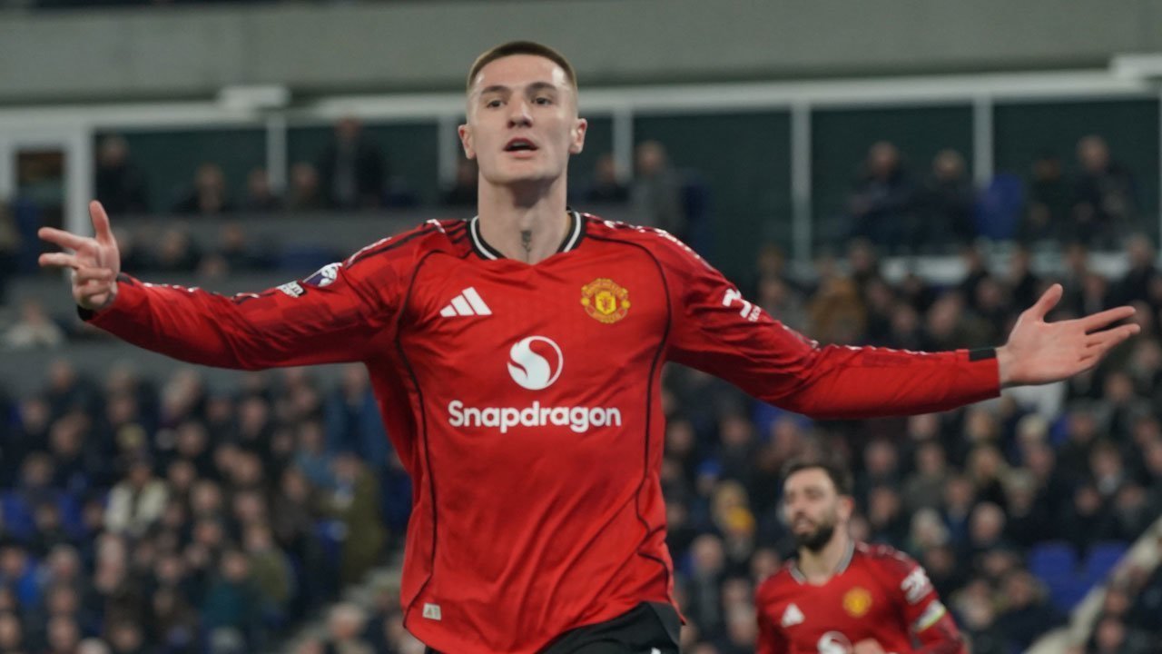 Benjamin Sesko Tunjukkan Ketajaman di Manchester United, Statistiknya Mulai Mendekati Haaland
