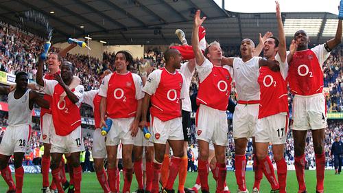 Dari Thierry Henry ke Bukayo Saka: Perbandingan Arsenal Invincibles 2004 dan Arsenal Juara Premier League 2026